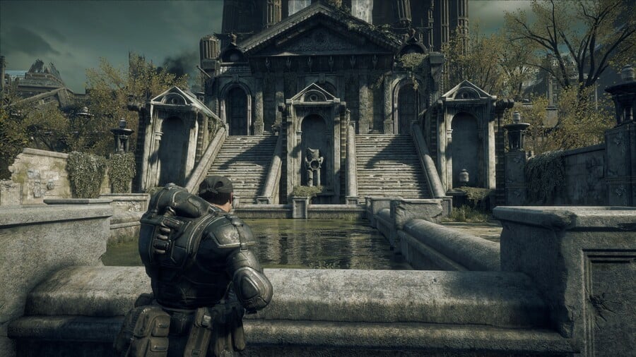 Marcus Fenix overlooks a crumbling cathedral courtyard in Gears of War: Reloaded